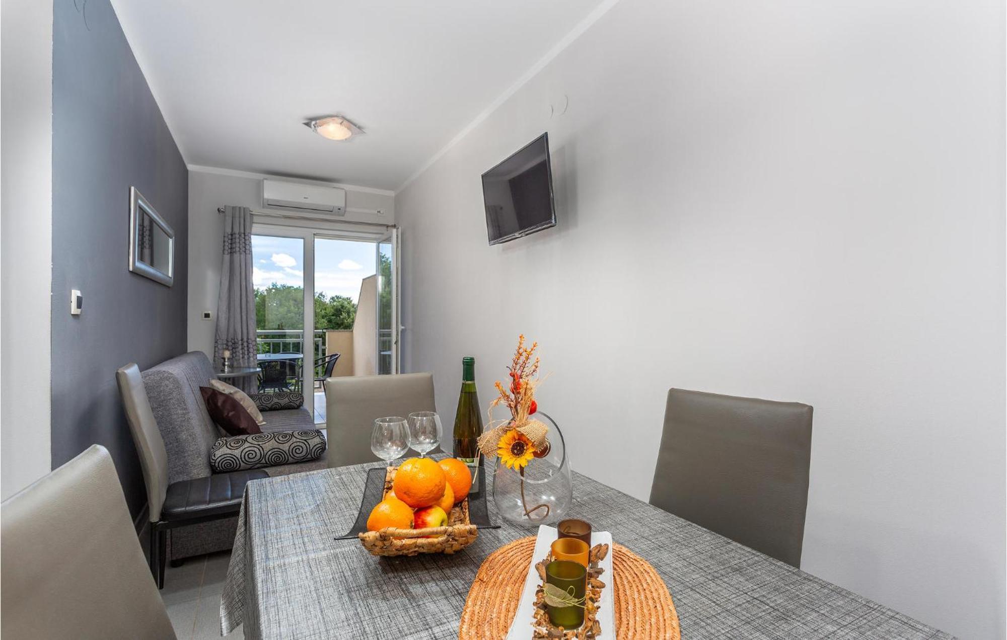 Beautiful Apartment In Pinezici With Wifi Zewnętrze zdjęcie