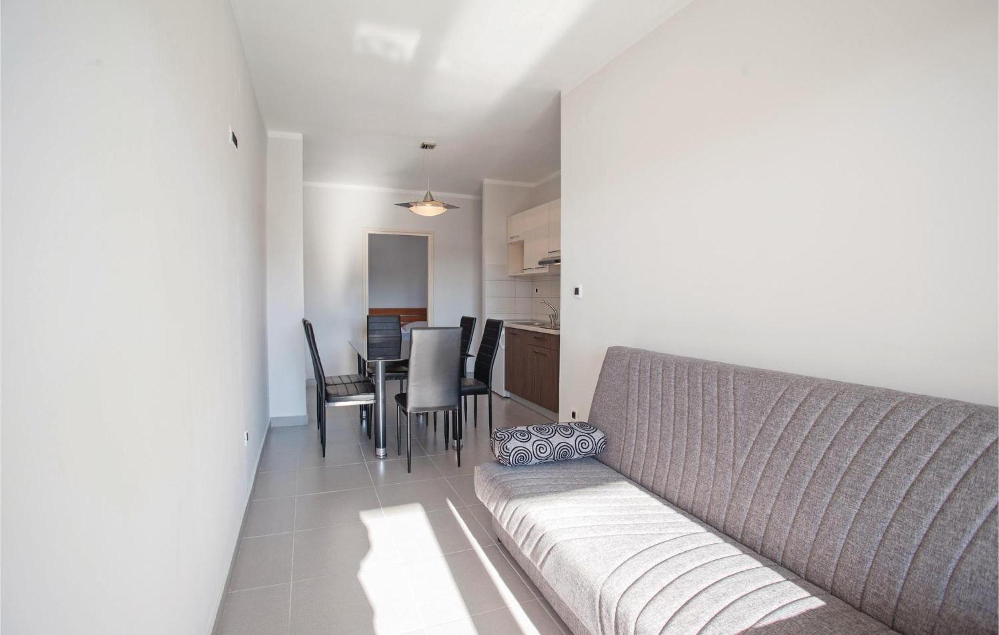 Beautiful Apartment In Pinezici With Wifi Zewnętrze zdjęcie