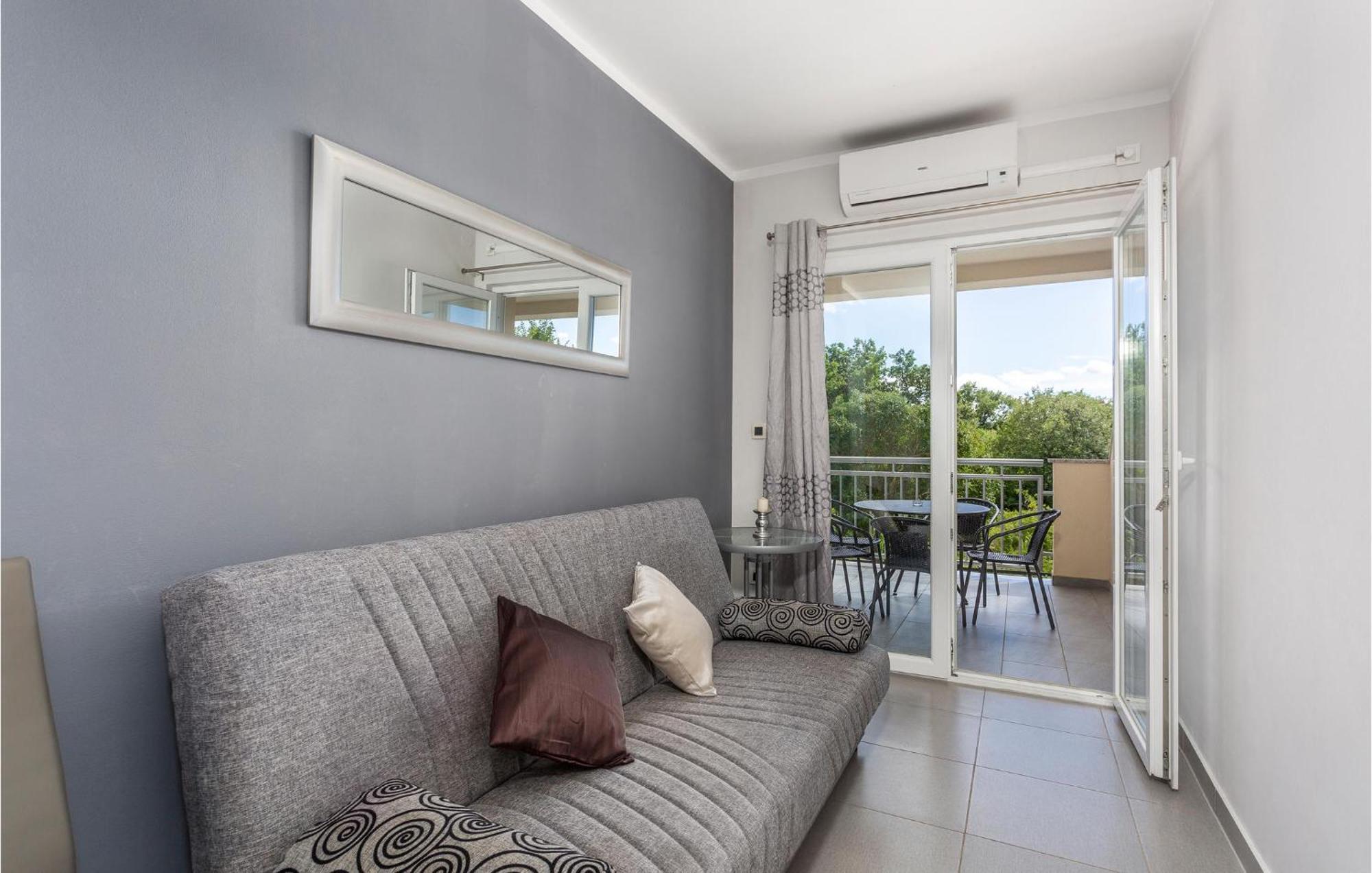 Beautiful Apartment In Pinezici With Wifi Zewnętrze zdjęcie