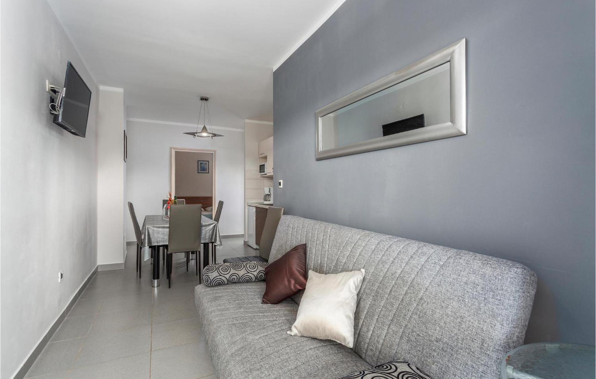 Beautiful Apartment In Pinezici With Wifi Zewnętrze zdjęcie